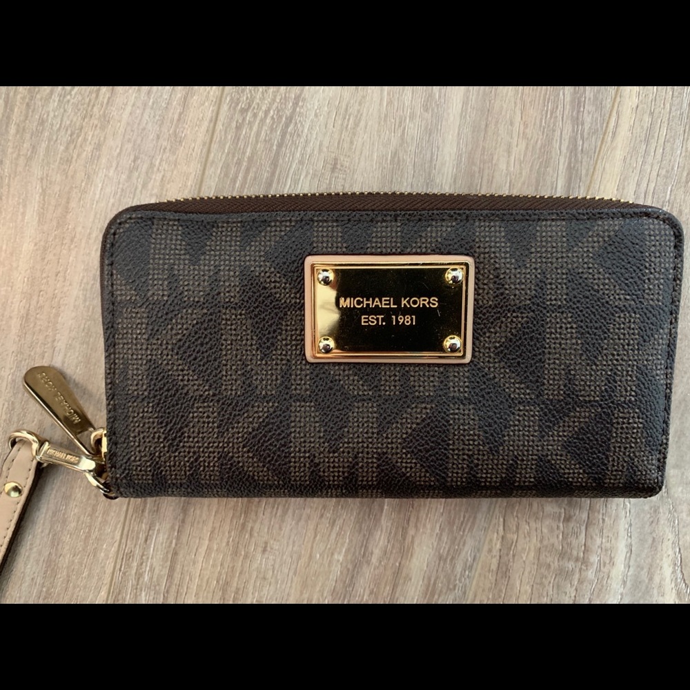Michael Kors Wristlet